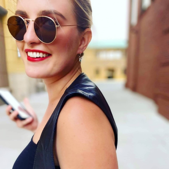 Meet the Posher Other - Meet your Posher, Phylicia.